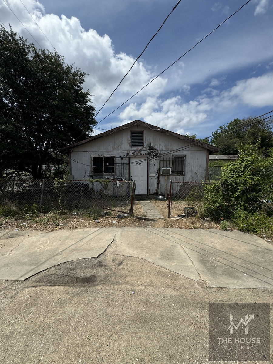 East Side Cheapie! / Only $60K!