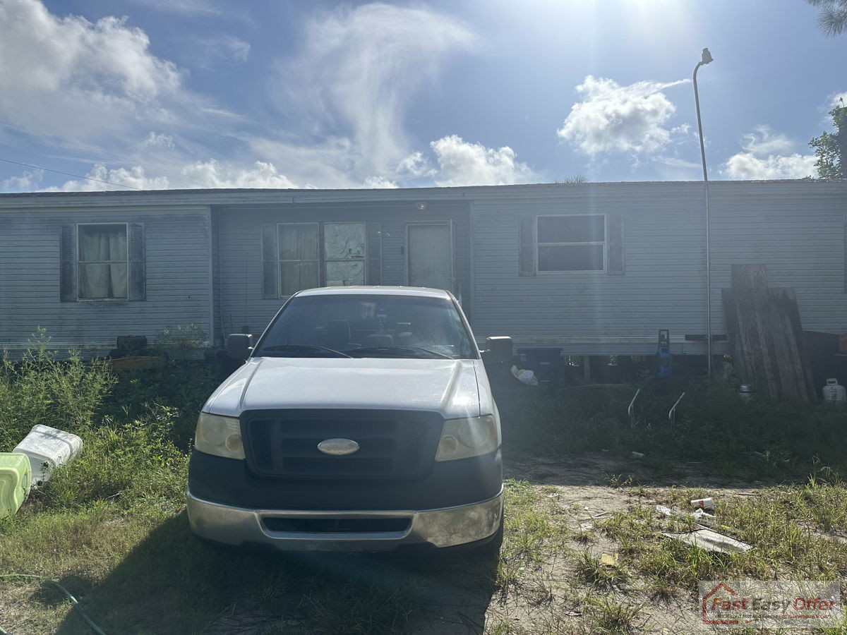 1.2 acres - 4 br 2 ba double wide in North Fort Myers - $139k