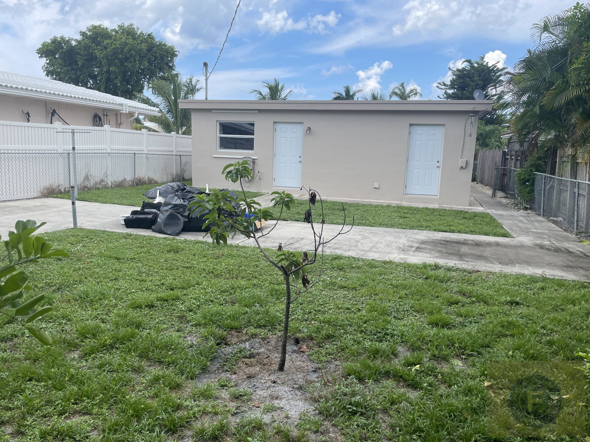 GREAT FIX AND FLIP OR BUY AND HOLD IN HOLLYWOOD FL