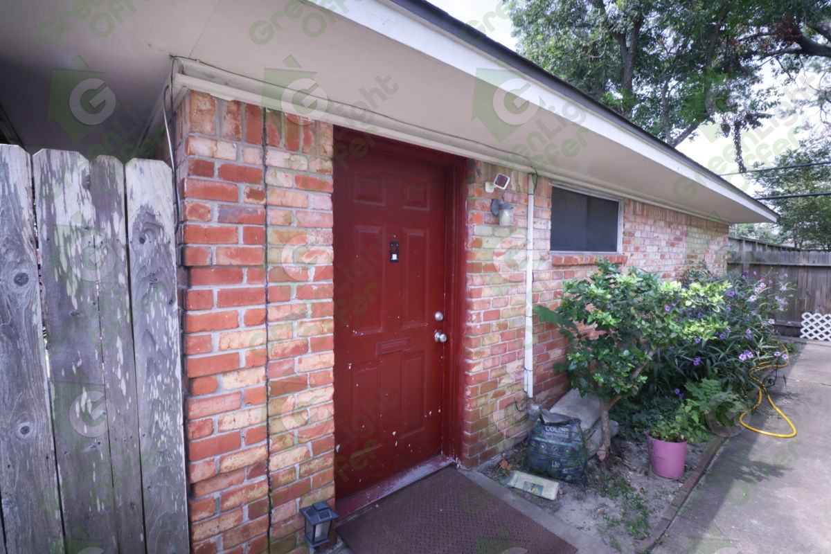 🔥 **Investor Alert** 🚨 Rental Opportunity in 77080! 🏠💨 Will Go Fast! ⏳💥