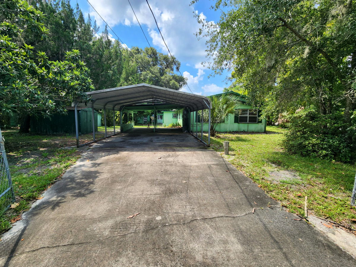 32720 – 🔥 Deland Flip Under $130K on Oversized Corner Lot! 🌳🏡