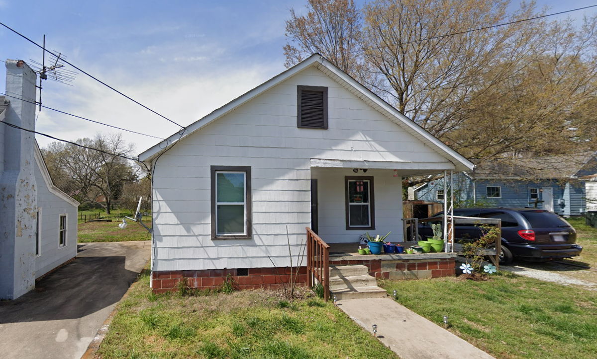 (🔑Salisbury, NC) 2/1 SFH Buy&Hold (exist. paying tenant) or Fix & Flip under 90K (ARV 150K+)