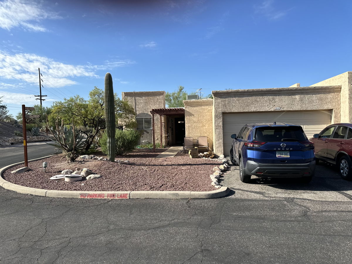 Large Tucson Townhouse