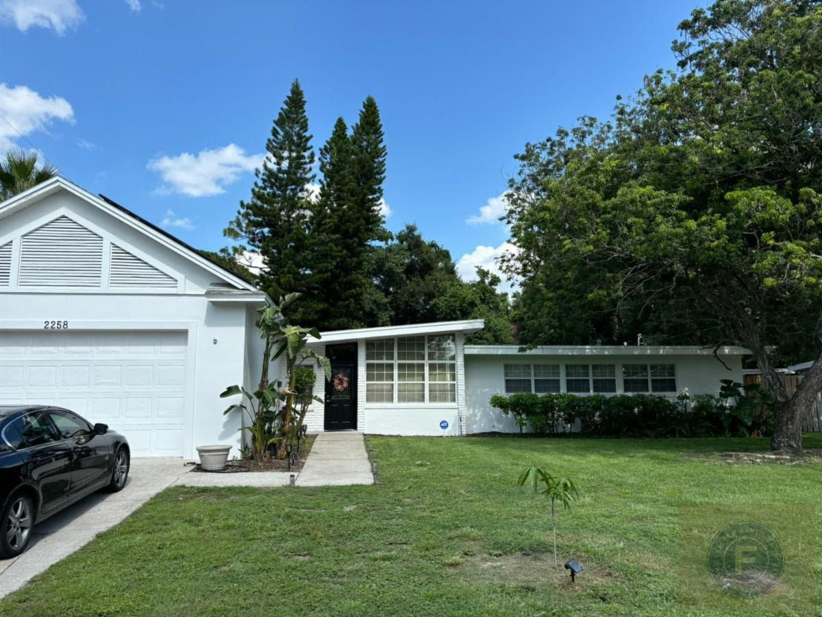 GREAT FIX AND FLIP OR BUY AND HOLD IN WINTER PARK FL 32789