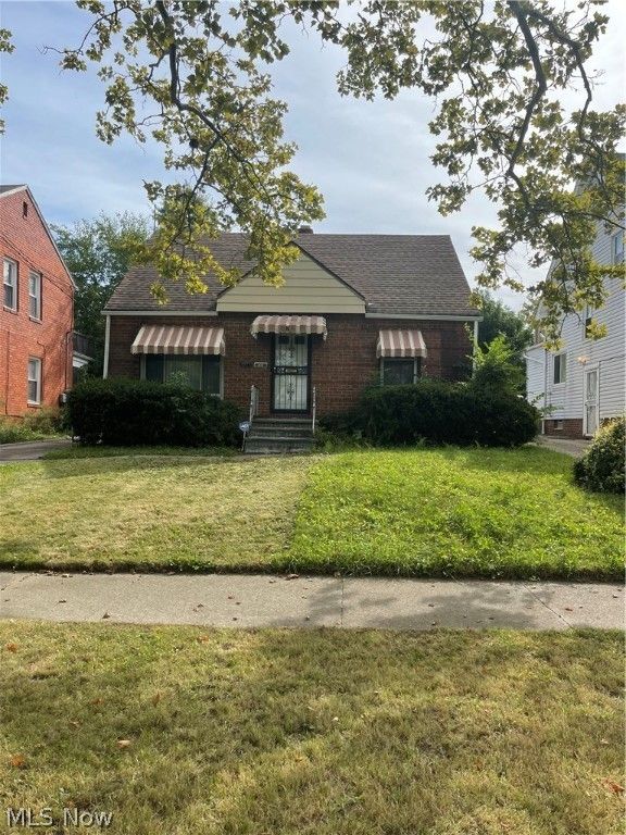 🏡 3Bed/1Bath🏡 Charming Home in Cleveland’s East Side! 🌟🌳 take it only for 110K ✅
