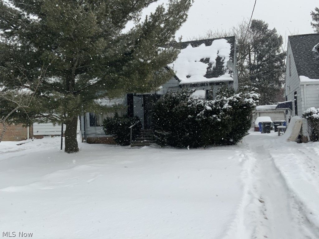 🏡 2Bed/1Bath🏡 Cozy Retreat in Cleveland's East Side! 🌟🌳 take it only for 110K ✅