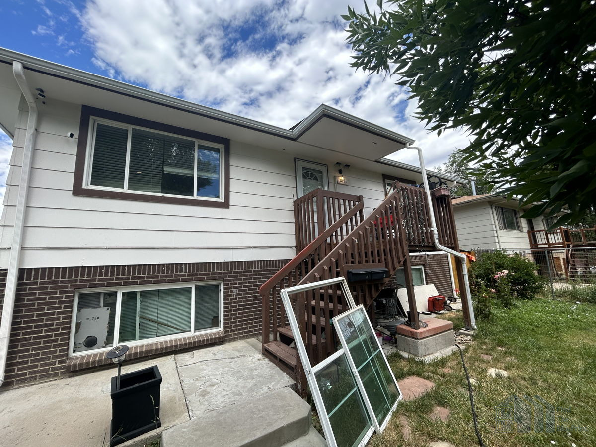 (Denver, CO) 💥 4/2 Duplex | 2/1 a unit💥 Fix and Flip💥 $190,000 Spread
