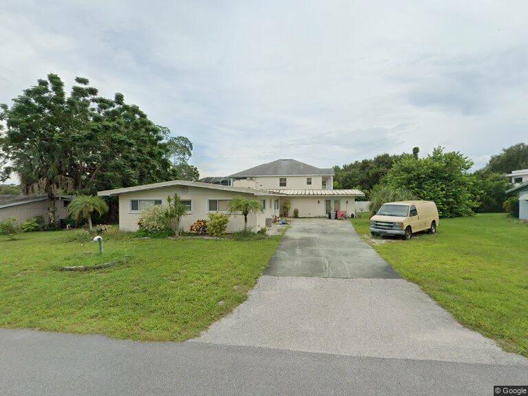 (Sarasota, FL)🏠 $100k Profit in this Incredible Cookie Cutter Fix & Flip🏠