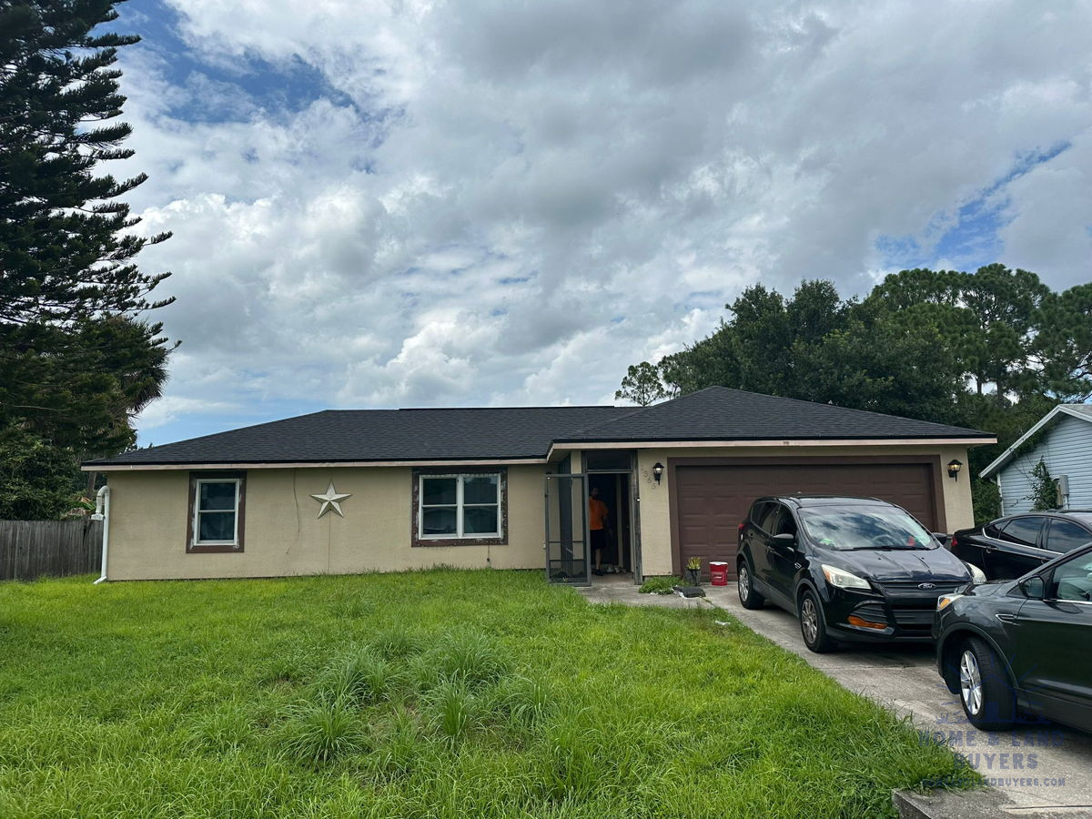 Palm Bay, FL 🔥🚨  New Roof 🔥🚨  ARV $300k+