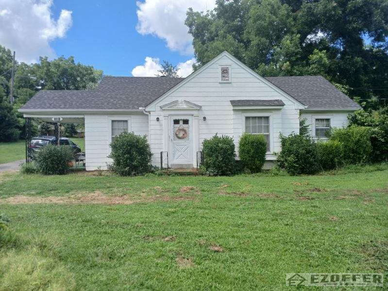(Trenton TN )🏡 Cosmetic Rehab 3 bed 1.5 bath - 1370 sqft property - Value Add Deal