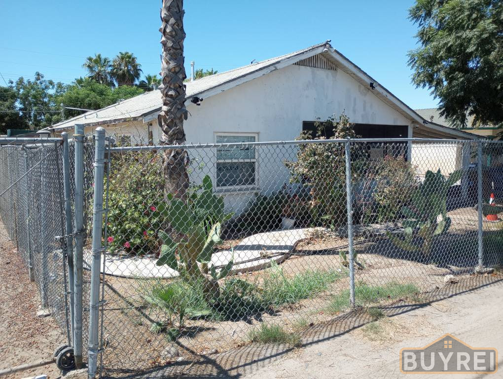 Bakersfield CA📍Perfect for a quick flip or rent🏡 See Pics Inside➡️