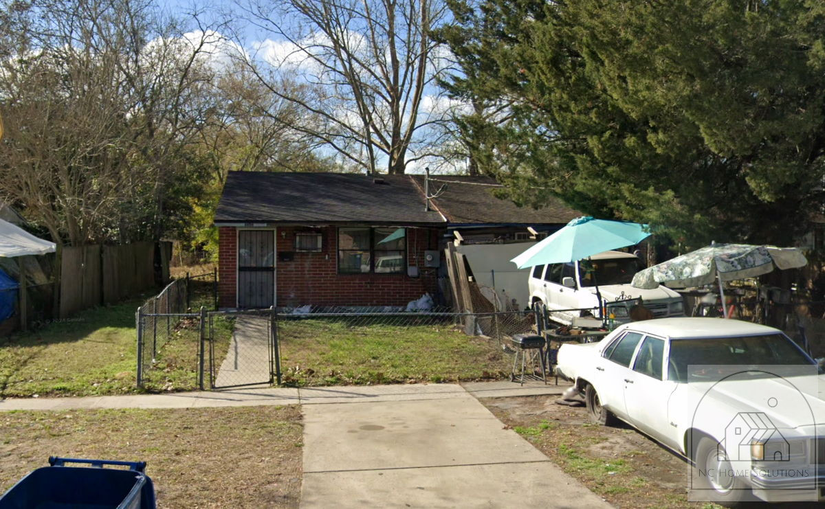 🔨 Jacksonville 2/1 Fixer-Upper 🏡 Perfect for Investors!