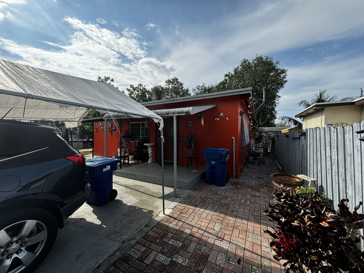 (🌴 Miami ,FL) 🚨 GREAT RENTAL OR FLIP 🚨 4 Bedroom 3 Bath
