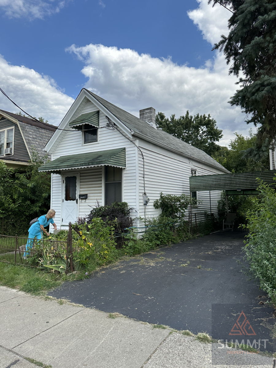 Elmwood Place Rental Opportunity!
