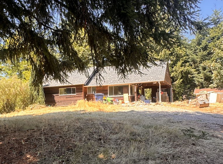 Off-Market in Tukwila on Large Lot! 🏡
