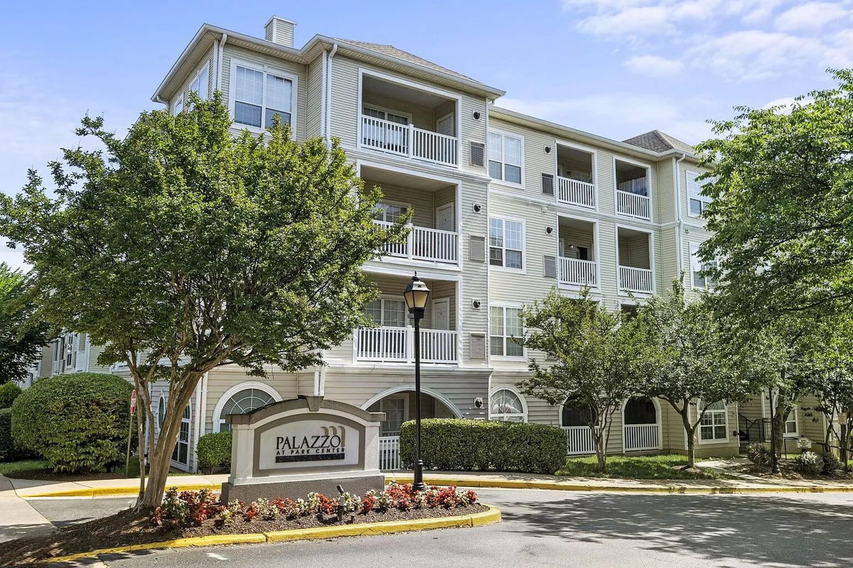 Alexandria VA Built in 2000-Super Clean Condo for Quick Fall Flip (NOT IN MLS)