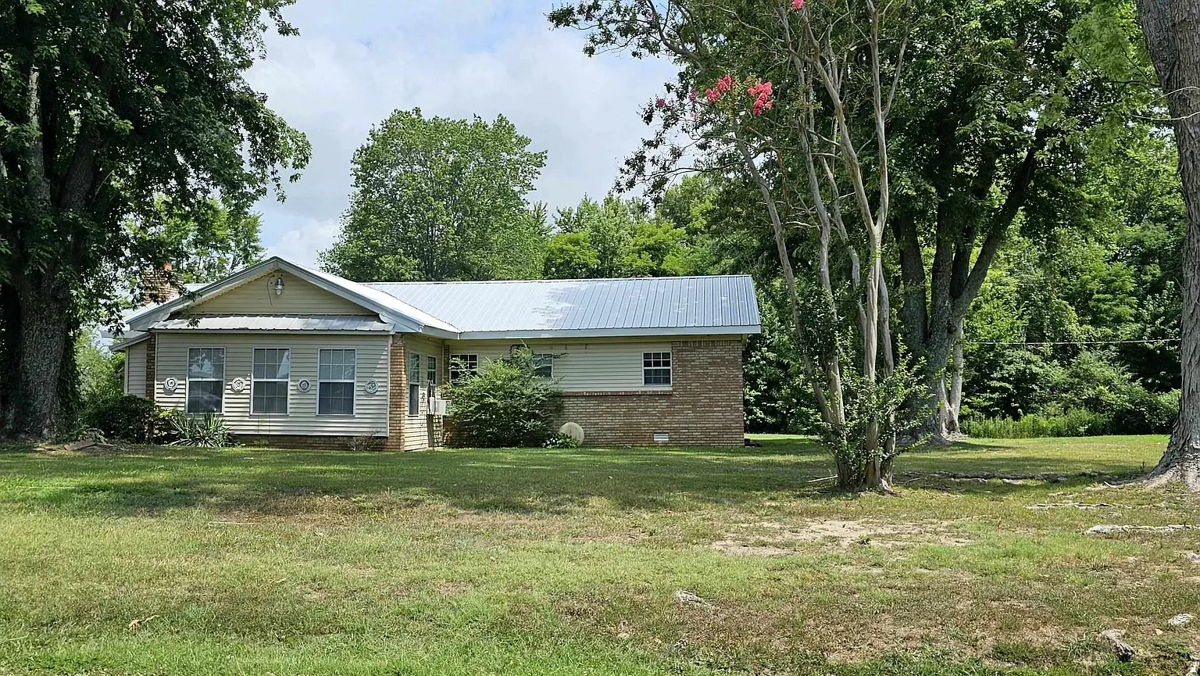 🌟 Fix & Flip Gem on 2.5 Acres! 💰 4 Bed, 2 Bath, Huge Potential! 🔨✨