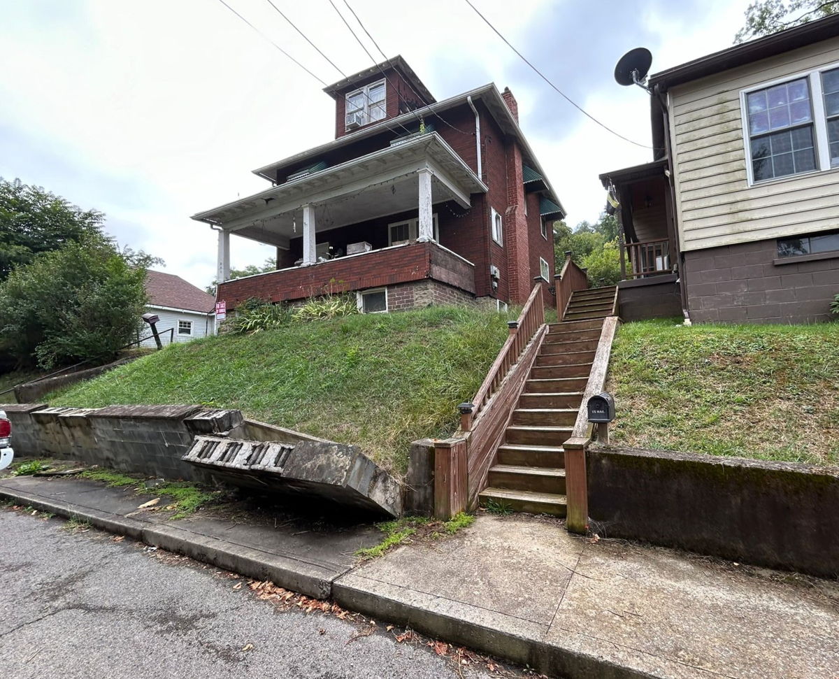 (Clarksburg, WV)🚨GREAT FLIP!🚨 4 Bed 2.5 Bath Fixer Upper Starting at $60K!🔥