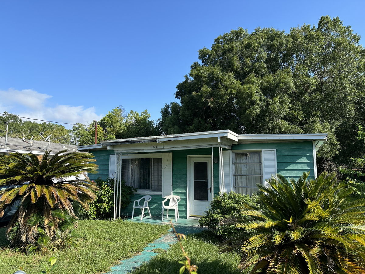 (Jacksonville, FL) Spacious 4/2 Fixer Upper in 32206!
