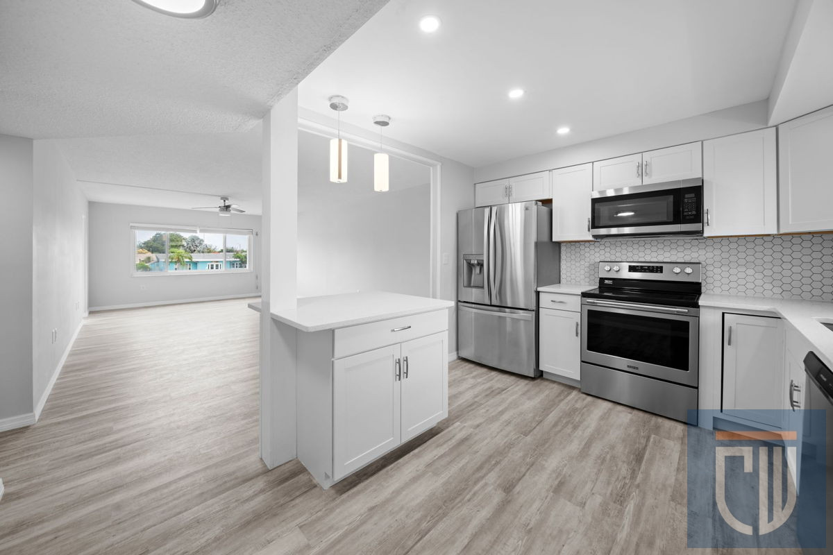 🚨Realtors!🚨2/2 Upgraded St. Pete Condo 5mins from the Beach🏖️Price: $295k!!
