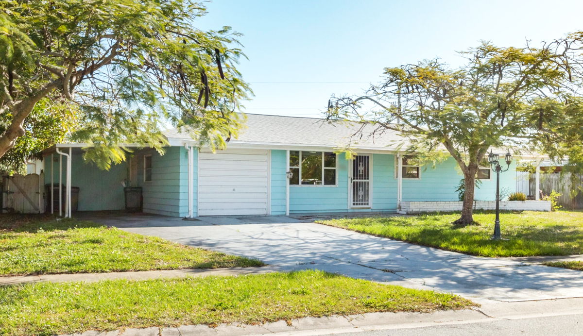 🌴 32905 Palm Bay 3/2 Flip Opportunity w/ New Roof & Strong Rental Demand 🌟