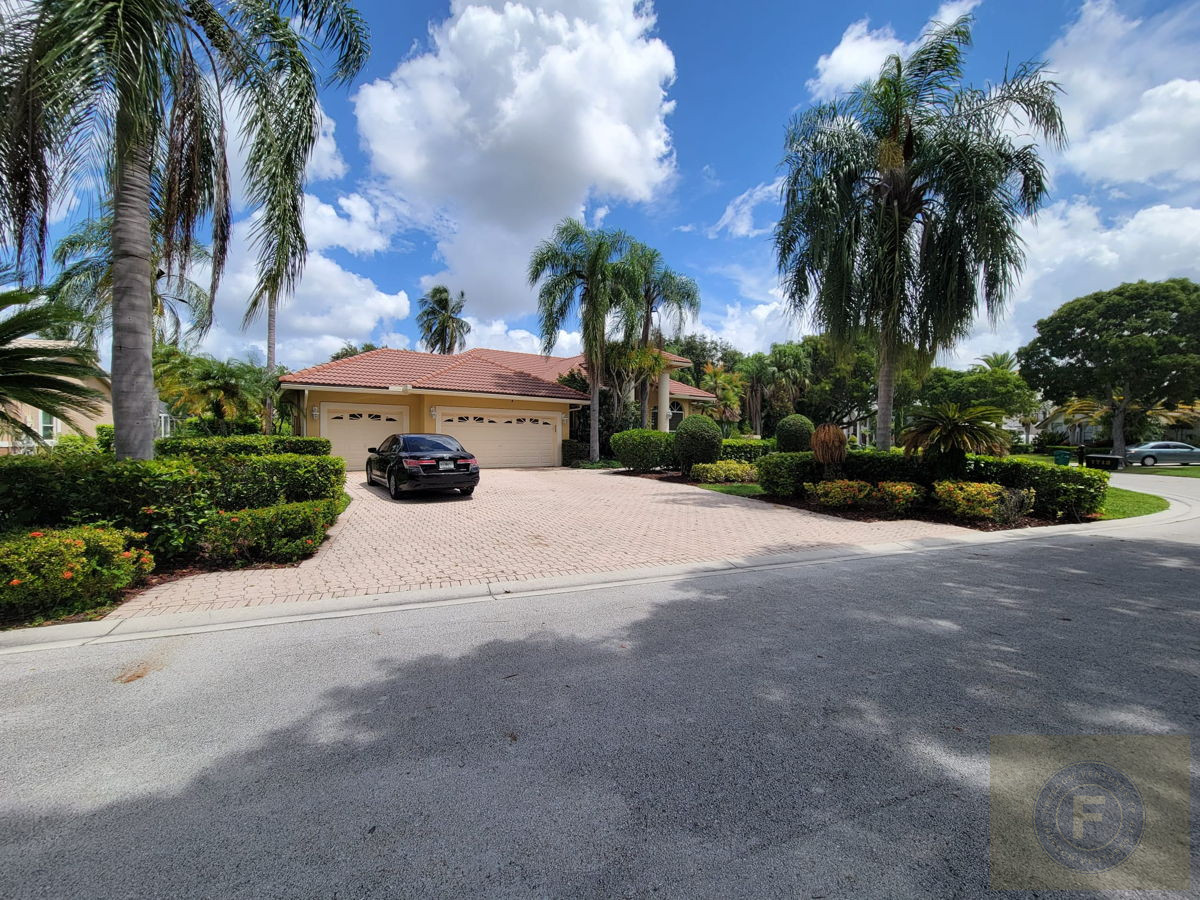 GREAT FIX AND FLIP OR BUY AND HOLD CORAL SPRINGS FL 33071