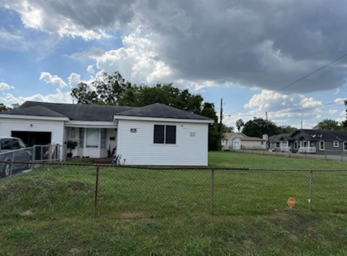 🔥🔥2022 RENOVATED FORECLOSURE PROPERTY SELLING $40K UNDER MARKET VALUE! GREAT FOR BUY & RE-LIST OR BUY & HOLD! NEEDS TO SELL ASAP!🔥🔥