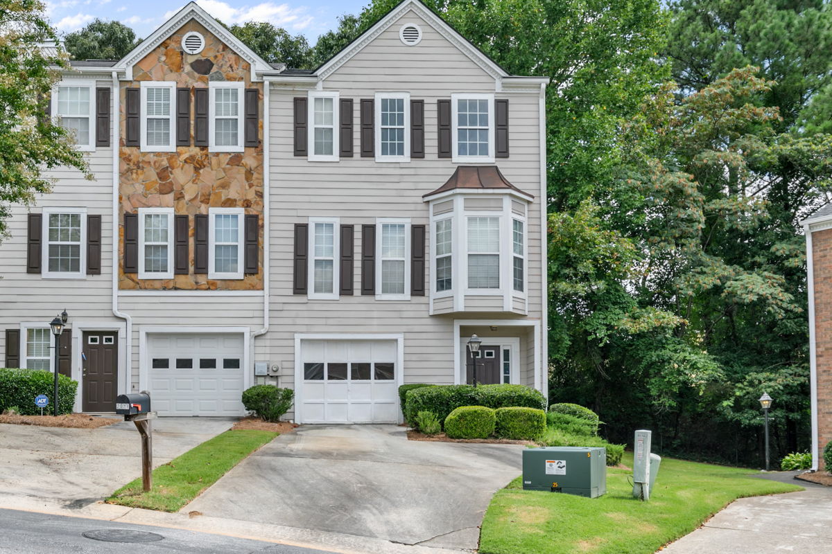 (🚨Norcross GA) 🏡 Spacious & Desirable Townhome in Prime Location! 🤩