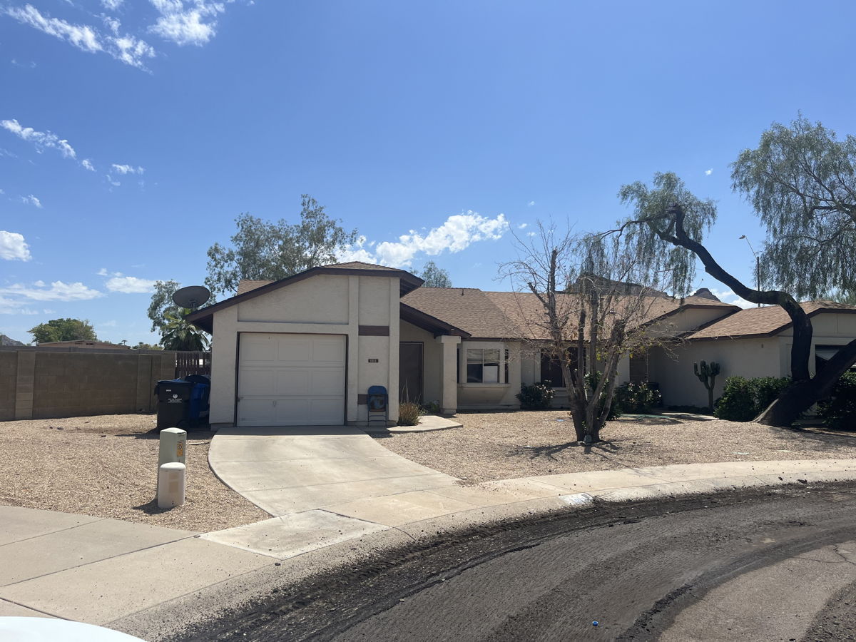 Quick fix and flip in Phoenix with potential for a great rental or fixer upper 🏠