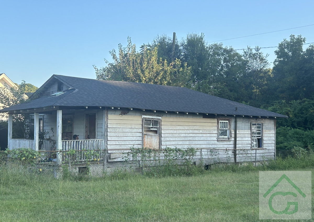 Adamsville investors - you'll love this single family house!!