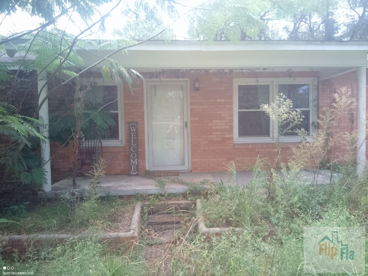 GREAT OPPORTUNITY!! 1 ACRE BRICK HOME!