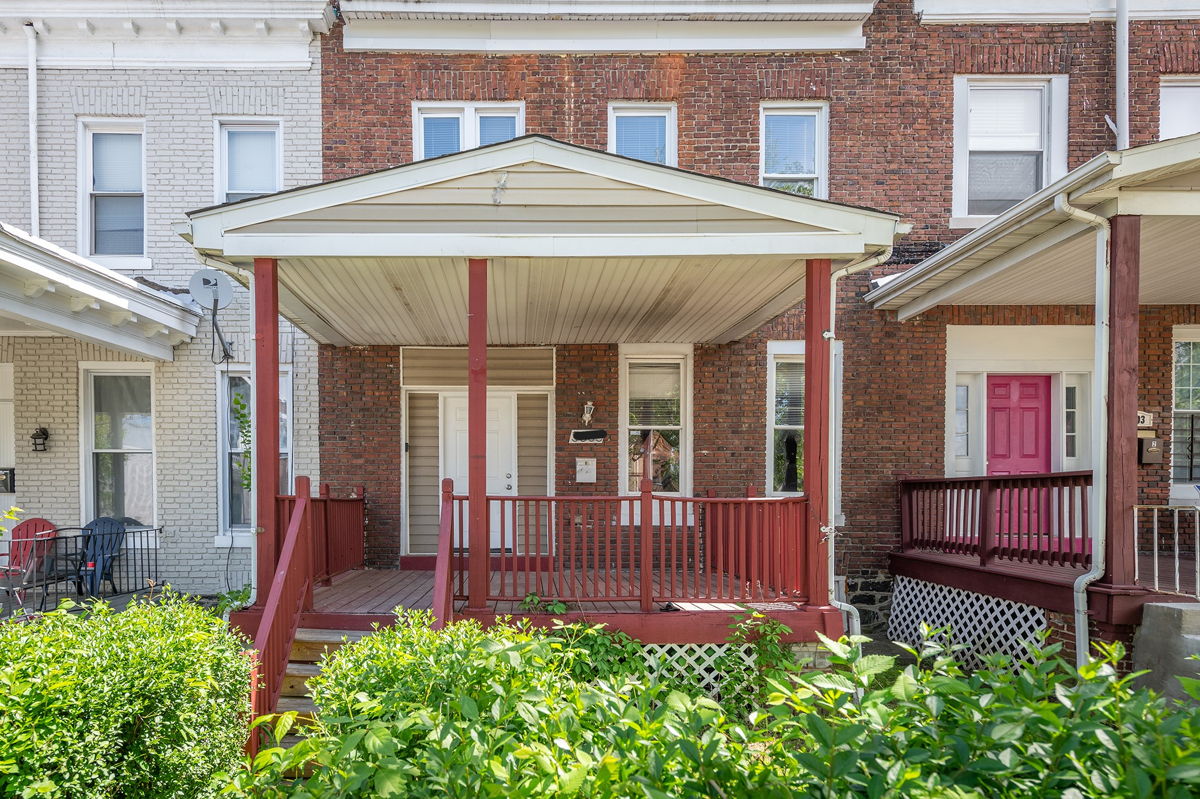 🏘️ 21215 Park Circle Porch Front Row Home Available $150K🧊