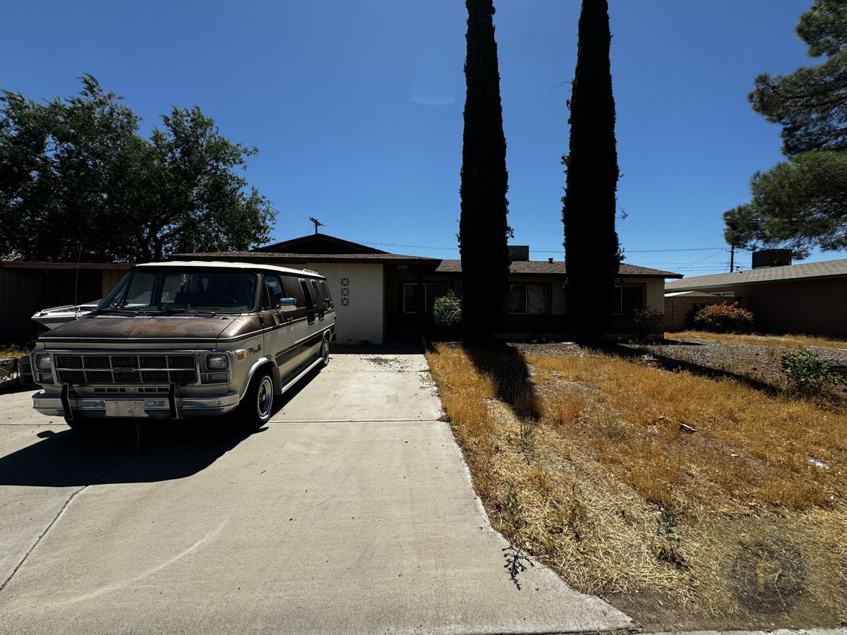 GREAT FIX AND FLIP OR BUY AND HOLD in KINGMAN