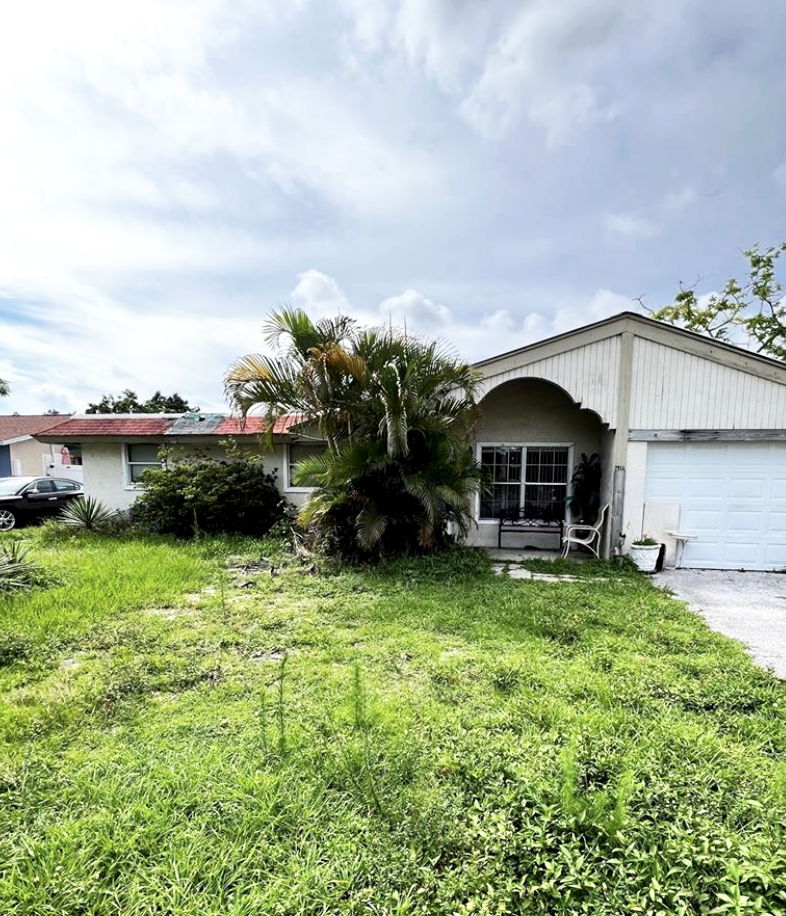 🏡 34234 - Spacious 3-Bedroom Investment Opportunity in Sarasota! 🌴
