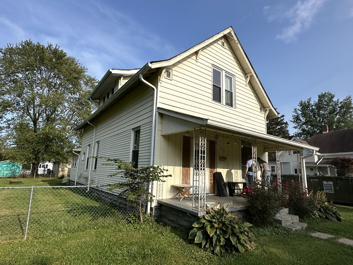 desirable Thorntown IN 🏠  Massive 2 story 🏠& 2 car garage!!! Renter just moved out 🔥
