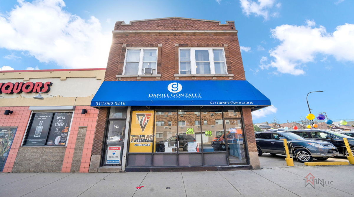 HOT Commercial + Residence upstairs in Cook County!