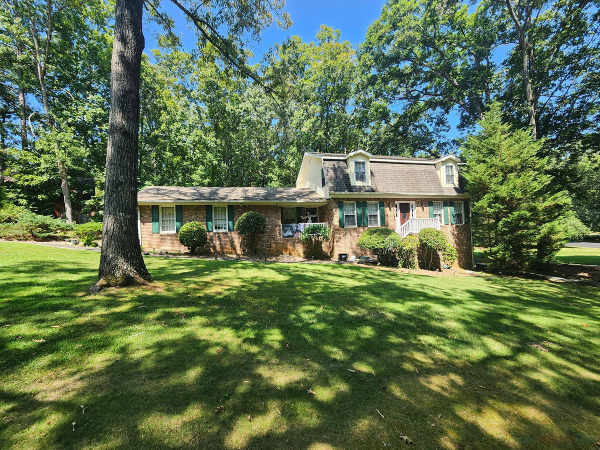 🥳🥳🥳BEAUTIFUL TRADITIONAL HOUSE IN FLOYD COUNTY! ON OVER 1 AC OF LAND! 🥳🥳🥳