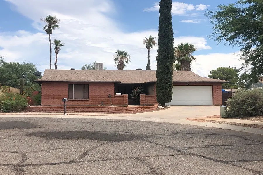 Charming Brick 4/2 SFR in Tucson, AZ 85741 – Great Price! 🏡