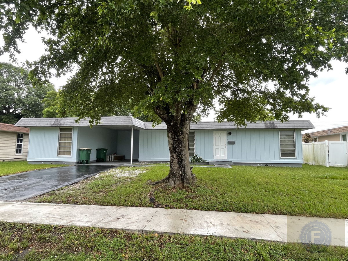 GREAT FIX AND FLIP OR BUY AND HOLD IN TAMARAC FLORIDA 33321
