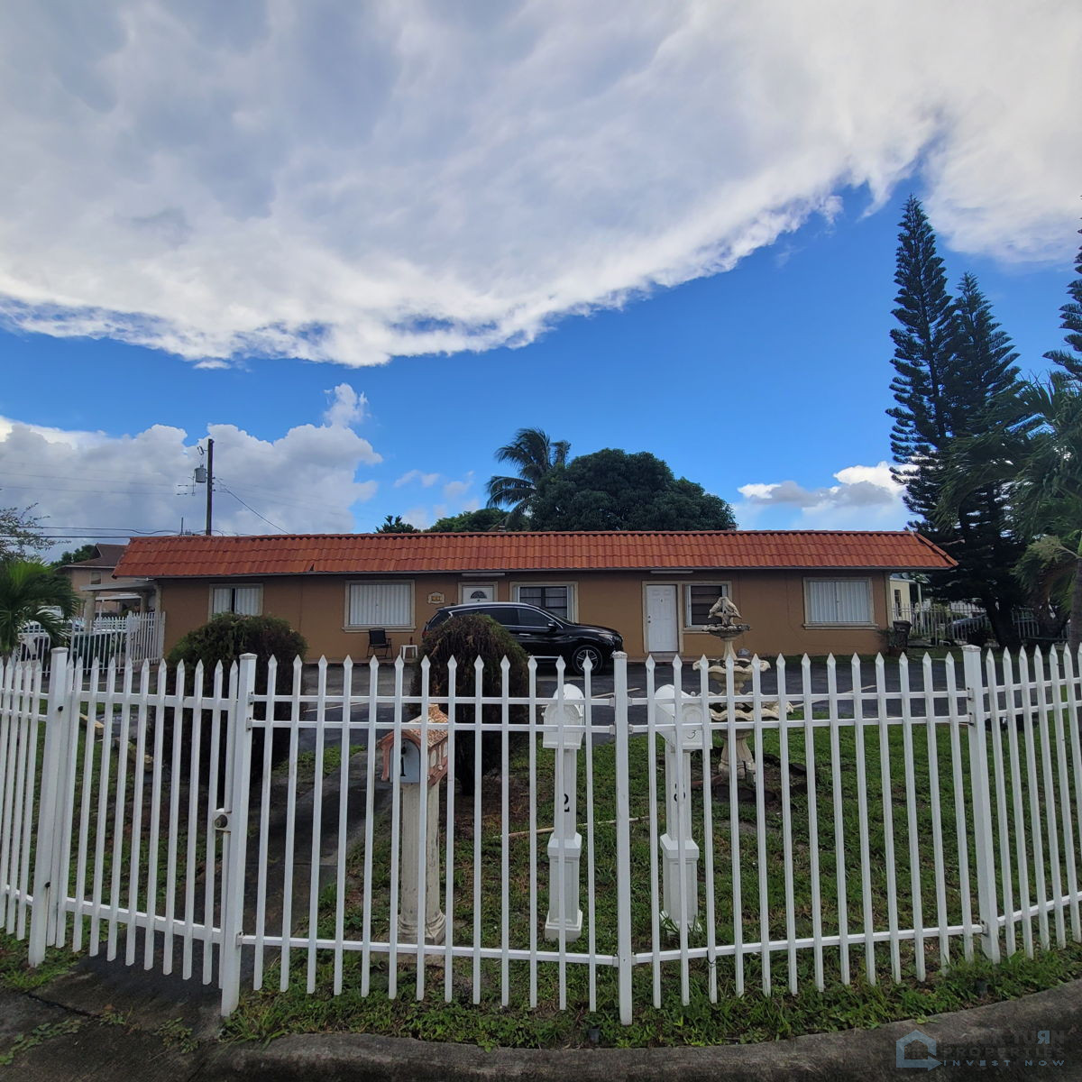 ⭐ Triplex, located in the highly desirable Hialeah neighborhood. 🌴
